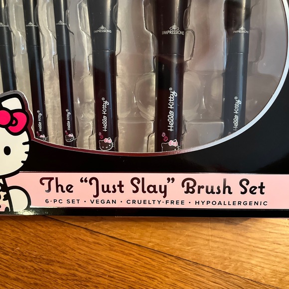 NWT Impressions Vanity Hello Kitty Vegan Cruelty-Free Makeup Brush Set - Picture 2 of 5